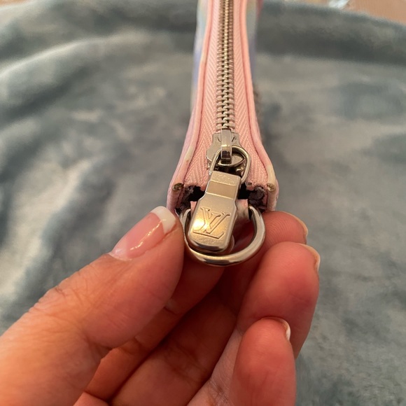 LOUIS VUITTON
Monogram Escale Mini Pochette Accessories Pastel - Picture 5 of 10